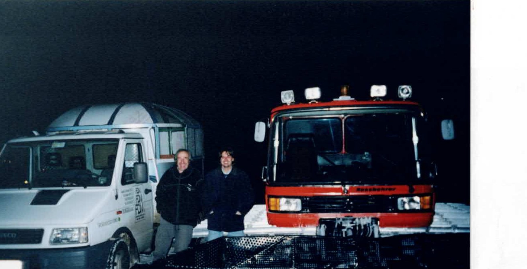 La prima cabina 4Cats caricata sul furgone Iveco FDM accanto al PistenBully rosso — 19 dicembre 1996